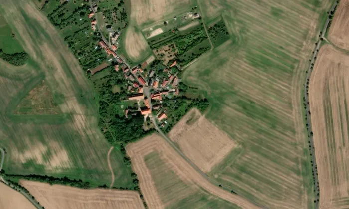 Pnětluky – letecký pohled