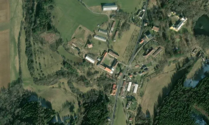pohřební kaple svaté Terezie v Nečtinách – letecký pohled