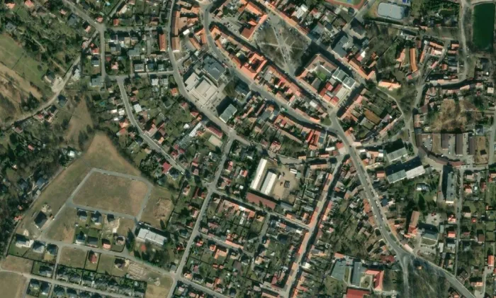 Synagoga v Novém Strašecí – letecký pohled