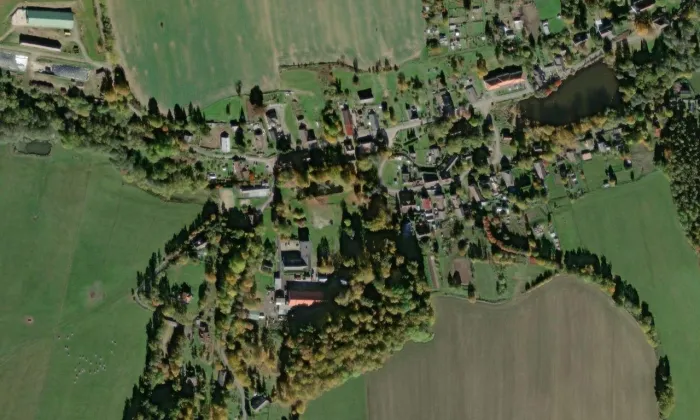 zámek Újezd Svatého Kříže – letecký pohled