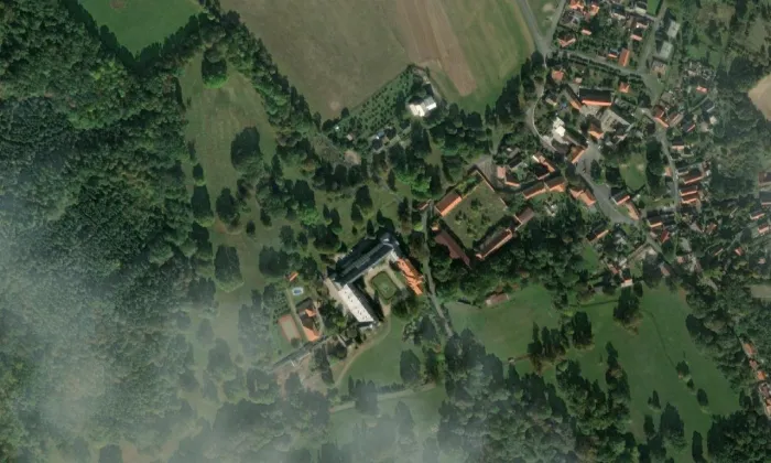 zámek Petrohrad – letecký pohled
