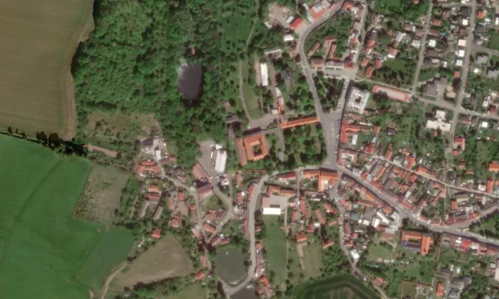 Zámek Zásmuky – letecký pohled