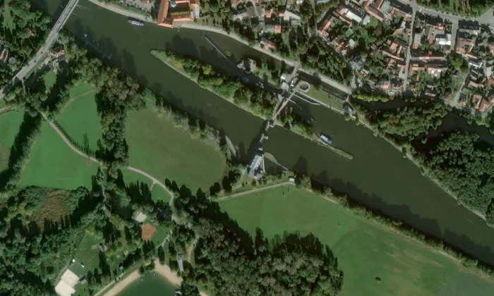 zdymadlo a vodní elektrárna v Poděbradech – letecký pohled
