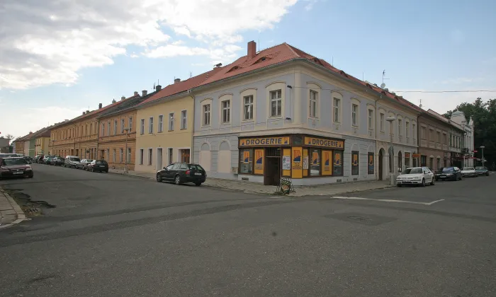 B. Němcové 110 a 112