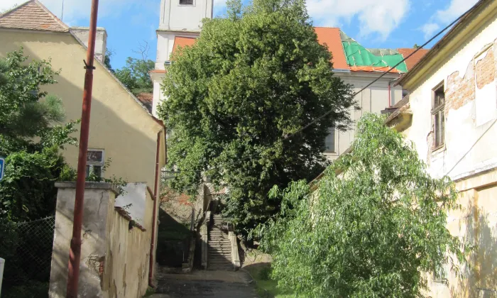 Boží muka v Jaroslavicích u kostela svatého Jiljí