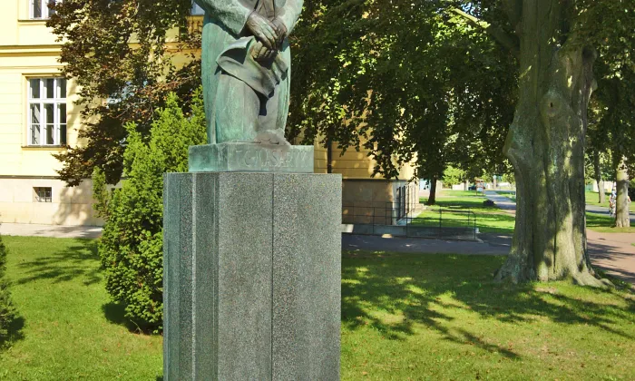 Budova Gymnázia Jana Opletala