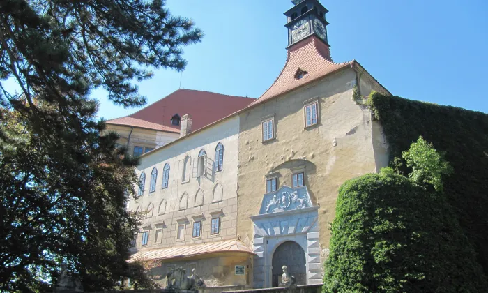 Budova Předzámčí zámku Náměšť nad Oslavou