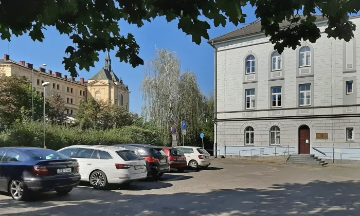 Dominikánská 16