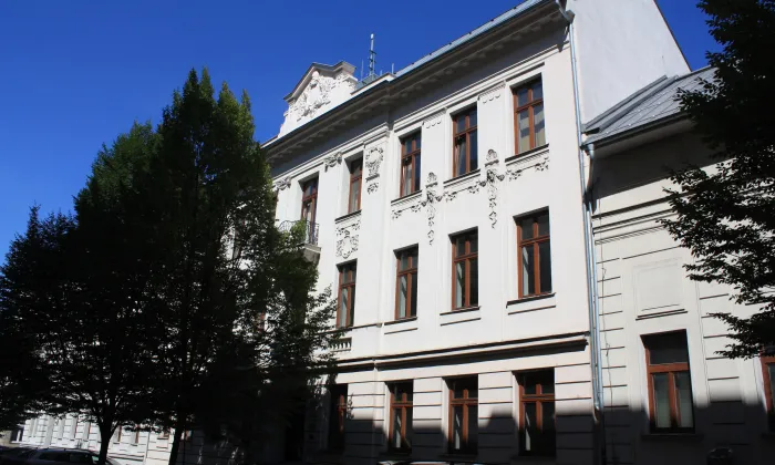 Dr. Šmerala 8
