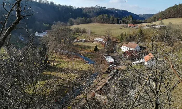 Skryje
