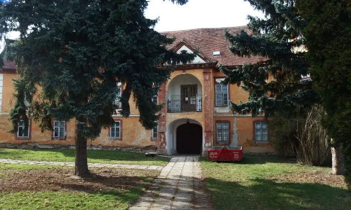 Zámek Dobromilice
