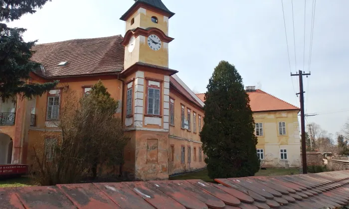 Zámek Dobromilice