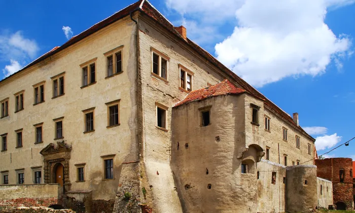 zámek Dolní Kounice