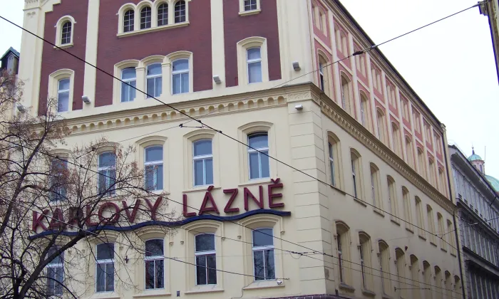 Brána svatého Jana na zábradlí