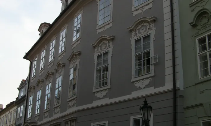 Thunovský palác v Thunovské ulici
