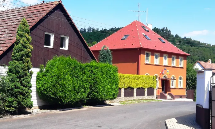 Kostel Navštívení Panny Marie (Deštnice)