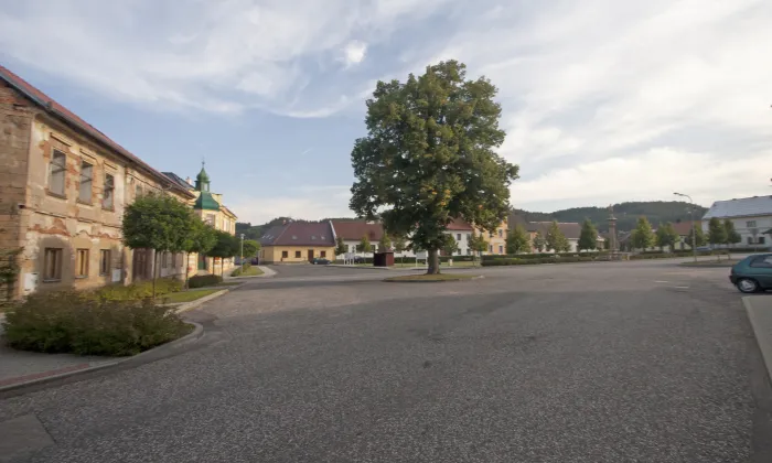 Kostel Nejsvětější Trojice (Mlázovice)
