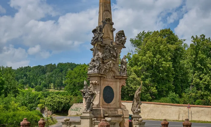 Kostel Nejsvětější Trojice ve Valči