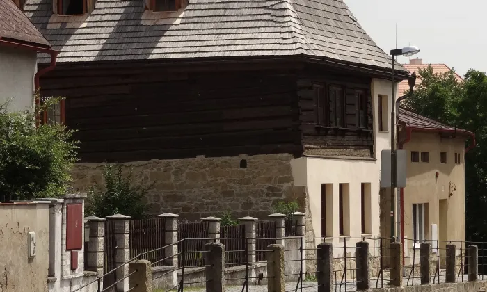 Kostel Povýšení svatého Kříže (Bělá pod Bezdězem)