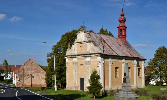 Kostel Povýšení svatého Kříže (Zámek Široké Třebčice)