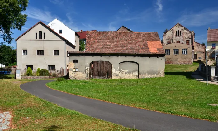Kostel svatého Apolináře (Modlany)