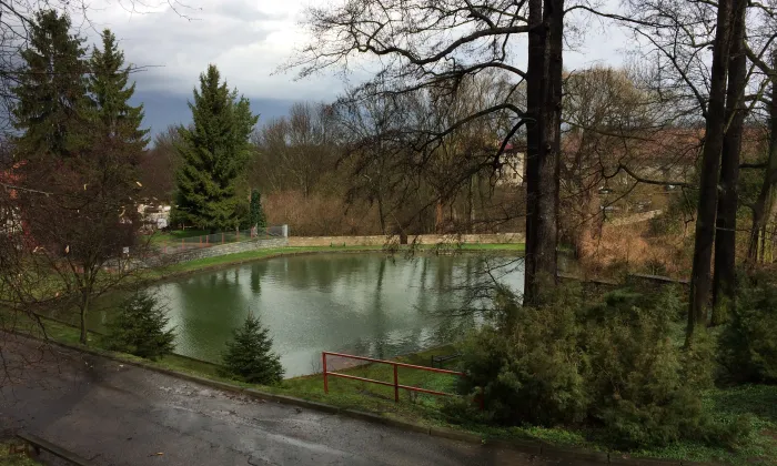 Kostel svatého Bartoloměje s farou
