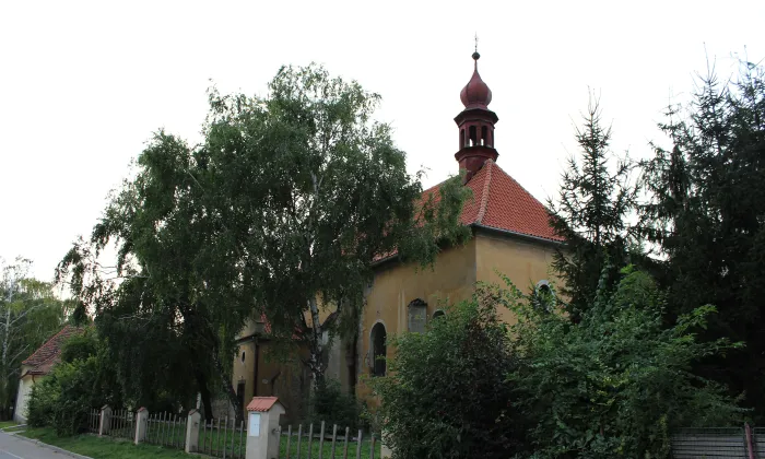 Kostel svatého Bartoloměje s farou