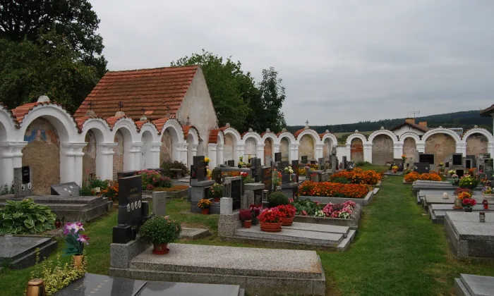 Kostel svatého Petra a Pavla (Albrechtice nad Vltavou)