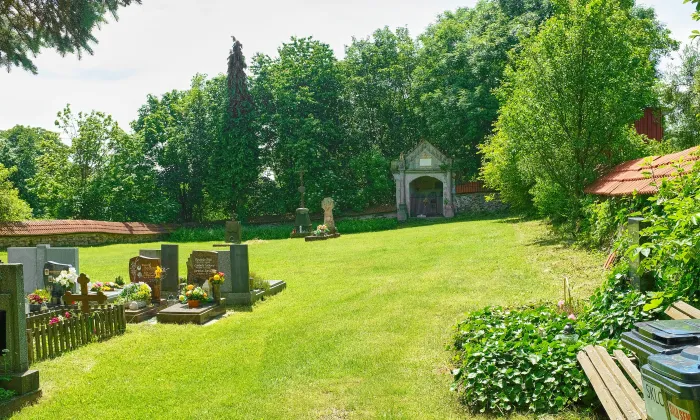 Kostel svatého Petra a Pavla (Krásný Les)