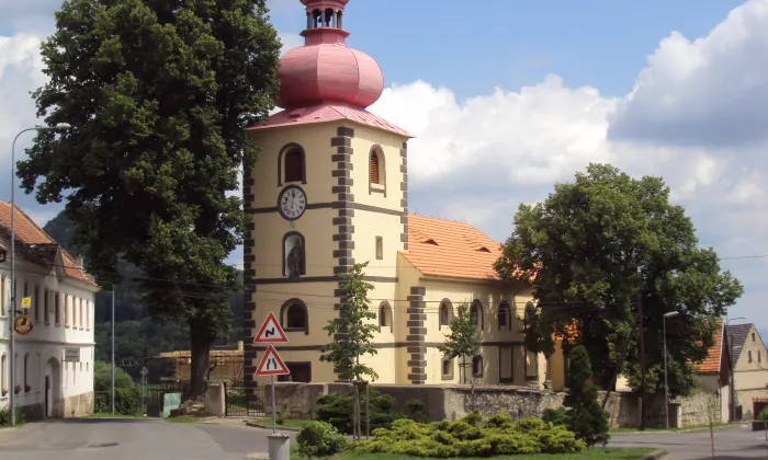 Kostel svatého Václava  v Blíževedlích