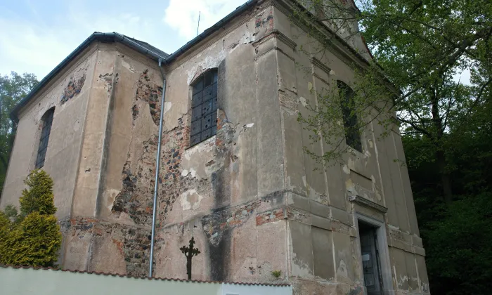 Kostel svatých Petra a Pavla (Líšná)