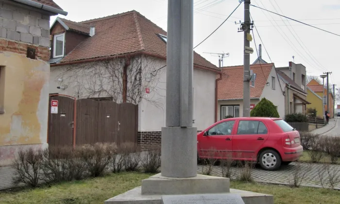 Pohřební kaple hrabat Lützow a knížat Dentice di Frasso