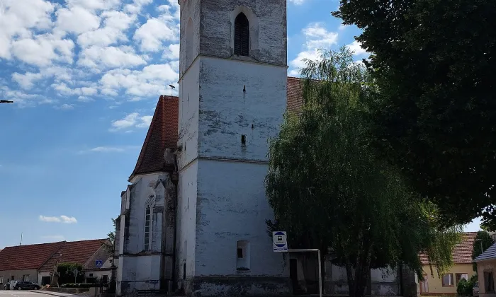 kostel svatého Mikuláše a Václava v Pouzdřanech