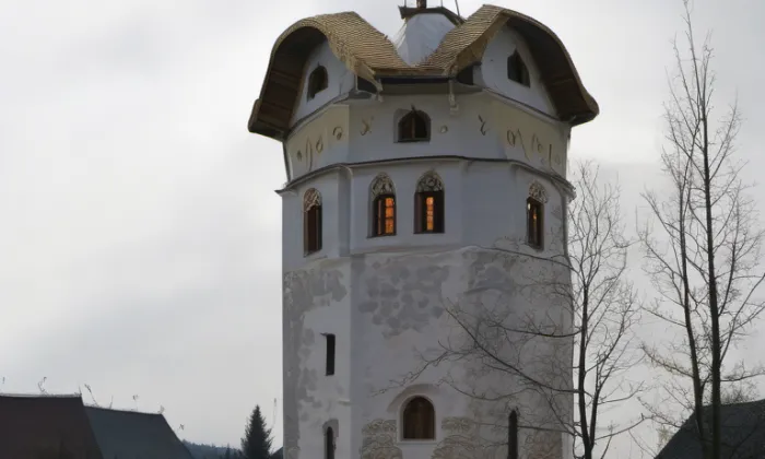 Boží muka na Fialníku – iluminace