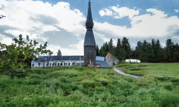 Boží muka na návsi – noc