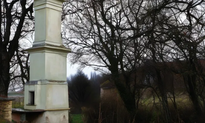 Boží muka u silnice západně od Drážkova – spring