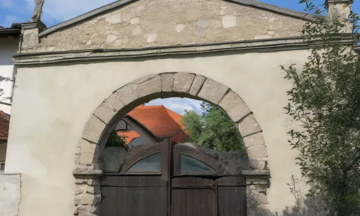 Brána usedlosti čp. 47 – summer