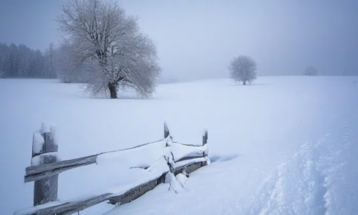 Budova školy v Hůrkách – winter