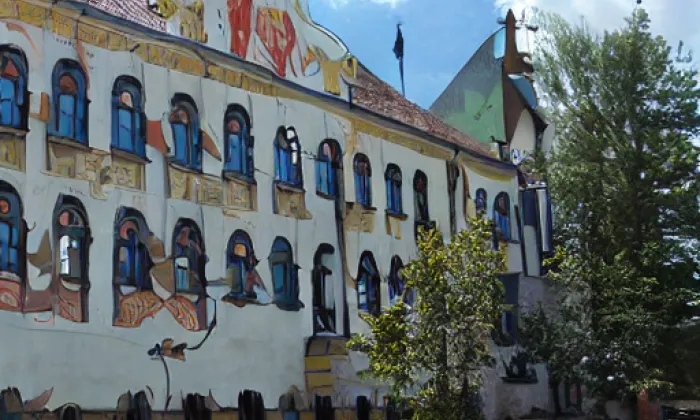 Budova Gymnázia Benešov, Husova 470 – iluminace