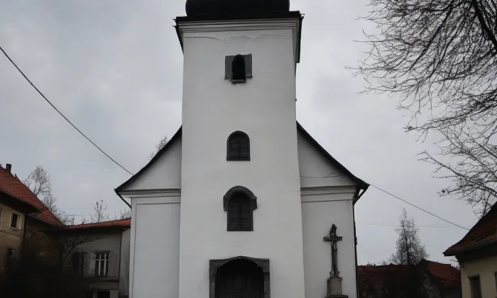kaple svatého Cyrila a Metoděje (Kochánov) – noc