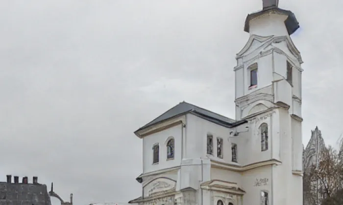 Kostel Krista Spasitele a komunitní centrum Praha-Barrandov – summer