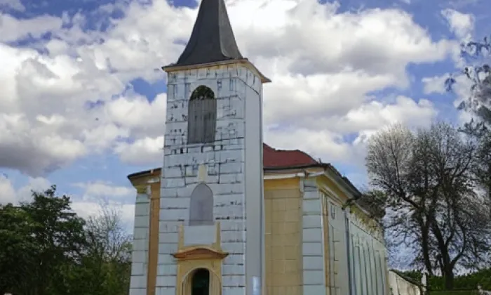 Kostel Narození Panny Marie (Drysice) – spring