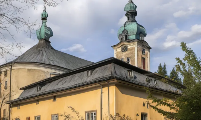 kostel Narození Panny Marie (Nové Město nad Metují) – noc