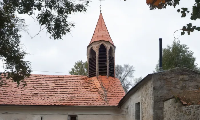 Kostel Nejsvětější Trojice (Neznašov) – autumn