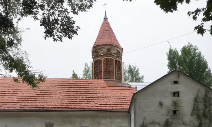 Kostel Nejsvětější Trojice (Neznašov) – noc