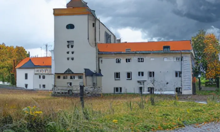 Kostel Nejsvětější Trojice (Všestary) – autumn