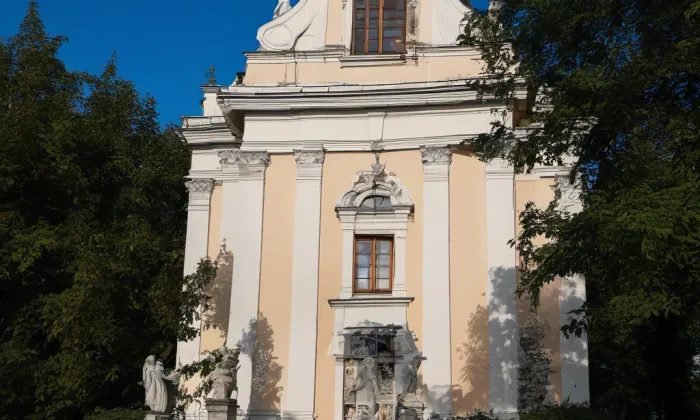 kostel Povýšení svatého Kříže (Židlochovice) – autumn