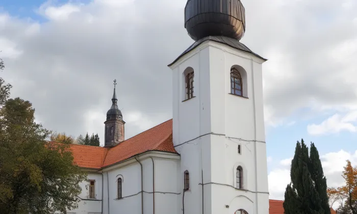 Kostel Povýšení svatého Kříže s farou a kaplankou – autumn