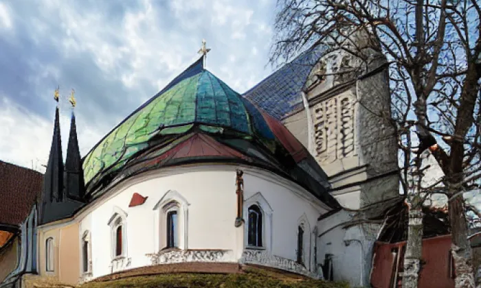 kostel svaté Rodiny (Luhačovice) – iluminace