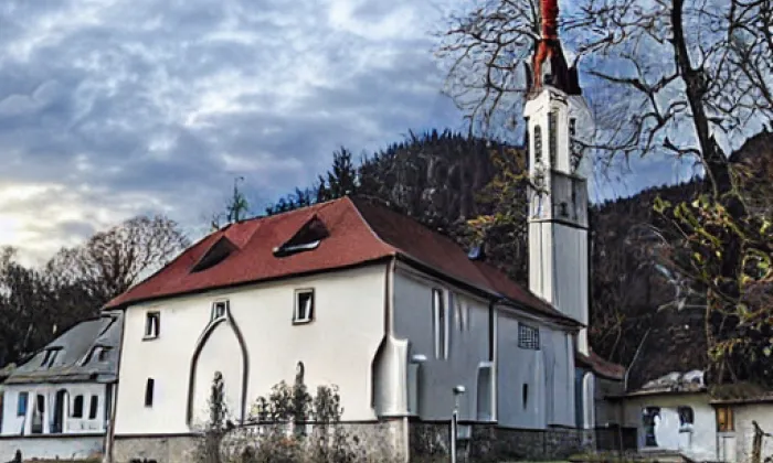 kostel svaté Rodiny (Luhačovice) – noc